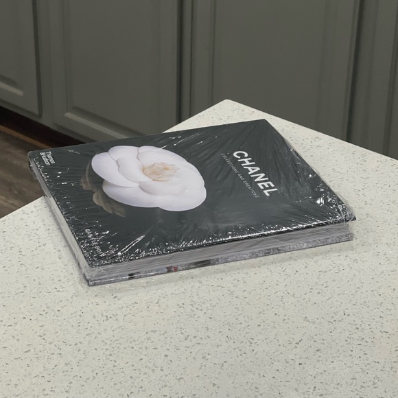 NWT Sealed - CHANEL Collections & Creations Book - Picture 6 of 6